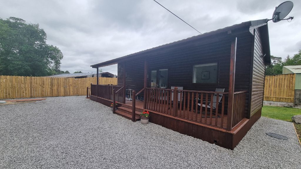 Oak Tree Cabin - Pet-Friendly Holidays